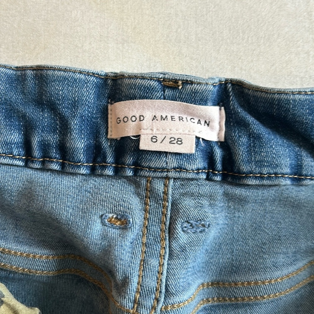 Good American size 6/28 ankle jeans